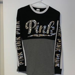 Lightweight sweatshirt.